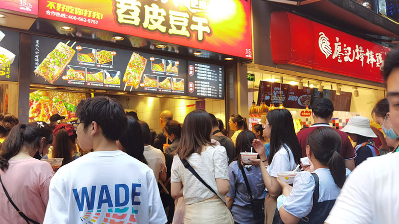 何记兴门店排队盛况